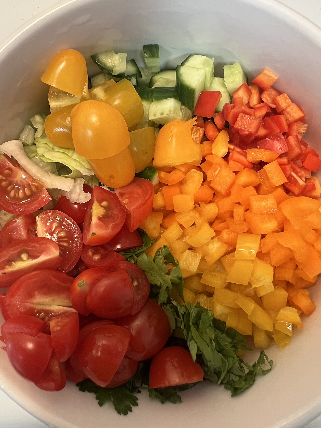 fresh vegetables bowl (foto: HaJunkiyada / CC BY-SA 4.0, Wikimedia Commons)