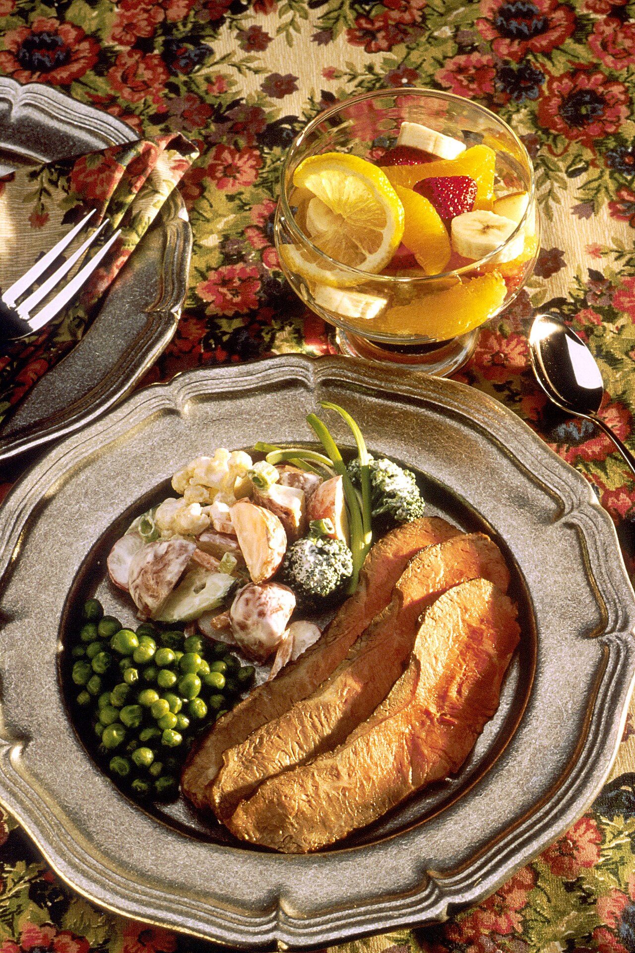 healthy salad plate (foto: Len Rizzi (Photographer) / Public domain, Wikimedia Commons)